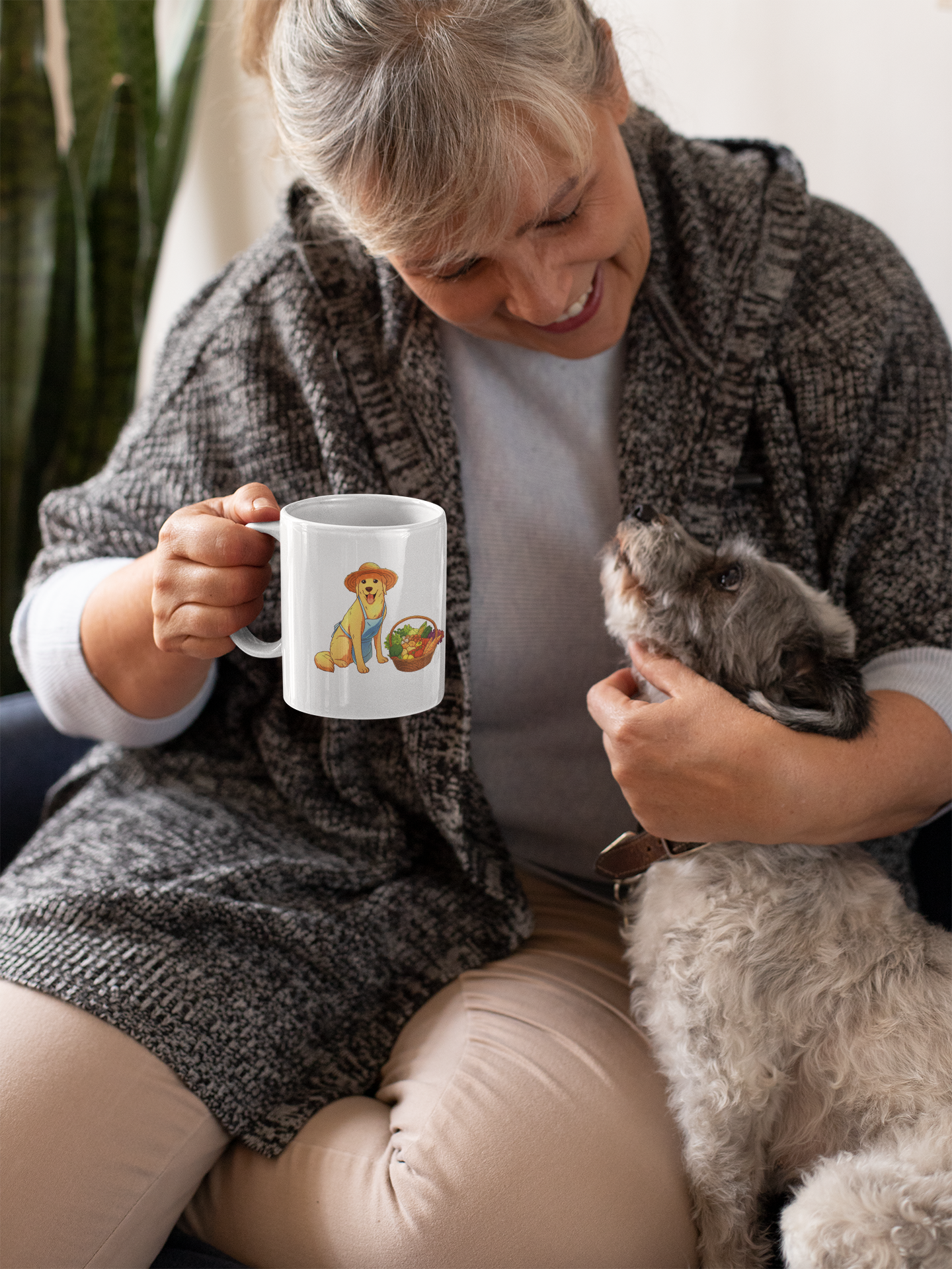 Garden Retriever Mug – Dog Dressed as Gardener